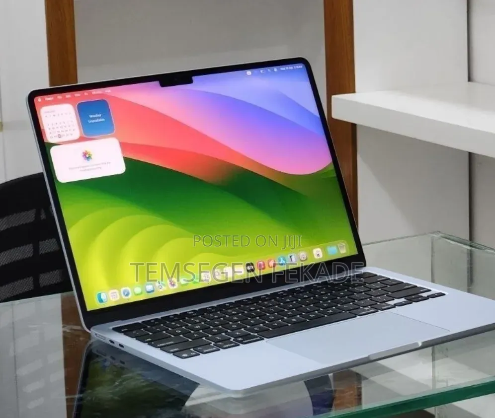 New Laptop Apple MacBook Air 2025 M4 13-inch 16GB Apple M4 SSD 256GB