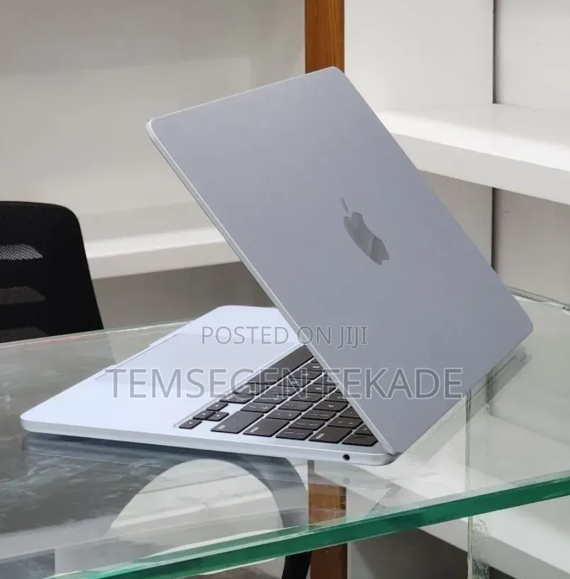 New Laptop Apple MacBook Air 2025 M4 13-inch 16GB Apple M4 SSD 256GB