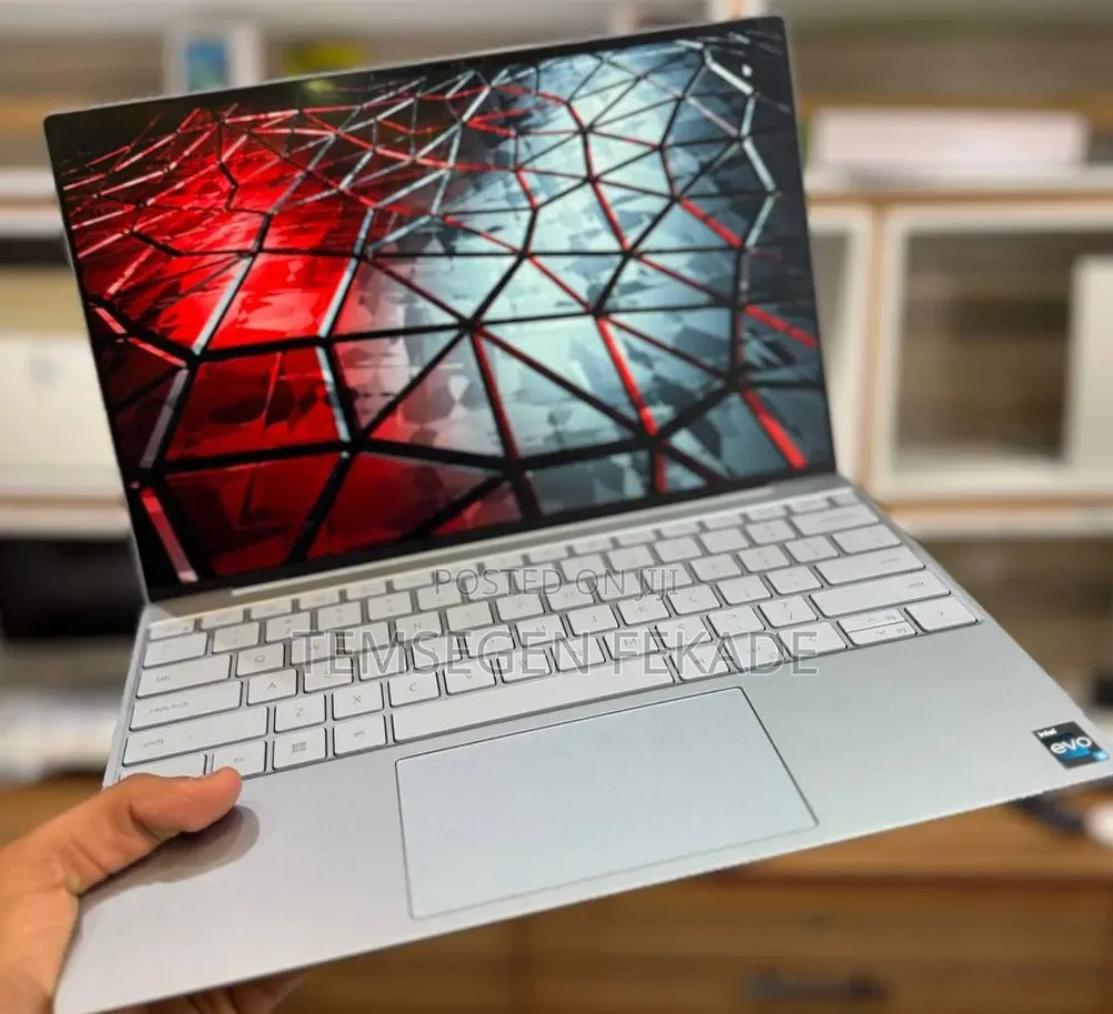 New Laptop Dell XPS 13 8GB Intel Core i5 SSD 256GB