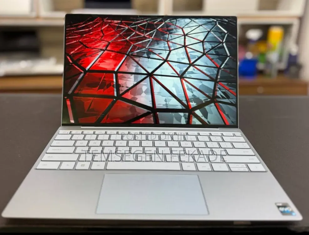 New Laptop Dell XPS 13 8GB Intel Core i5 SSD 256GB