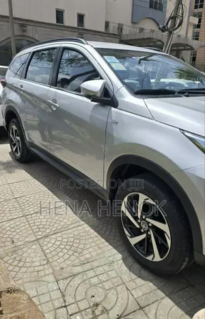 Toyota Rush 2024 Silver
