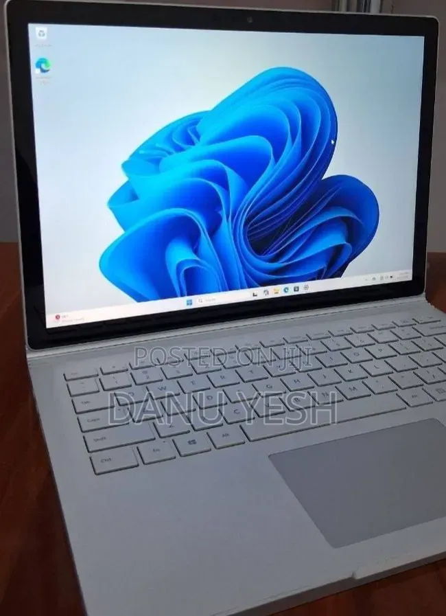 New Laptop Microsoft Surface 16GB Intel Core i7 SSD 512GB