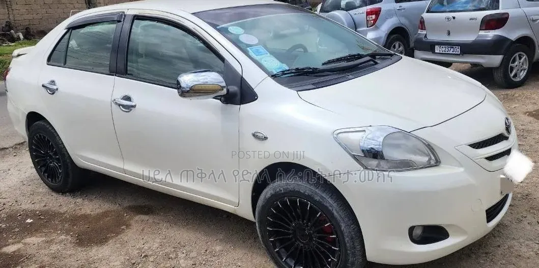 Toyota Yaris 2011 White