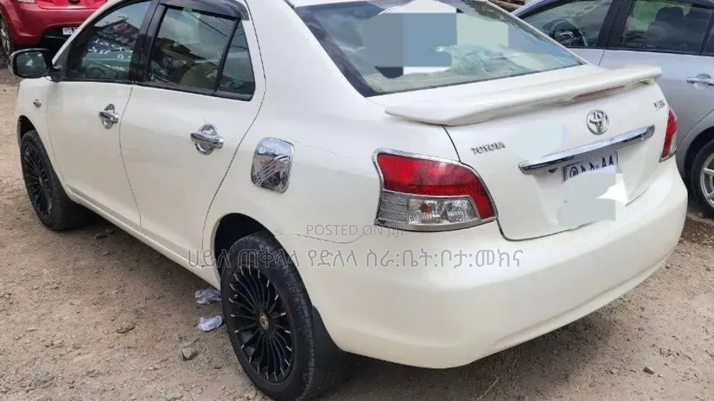 Toyota Yaris 2011 White