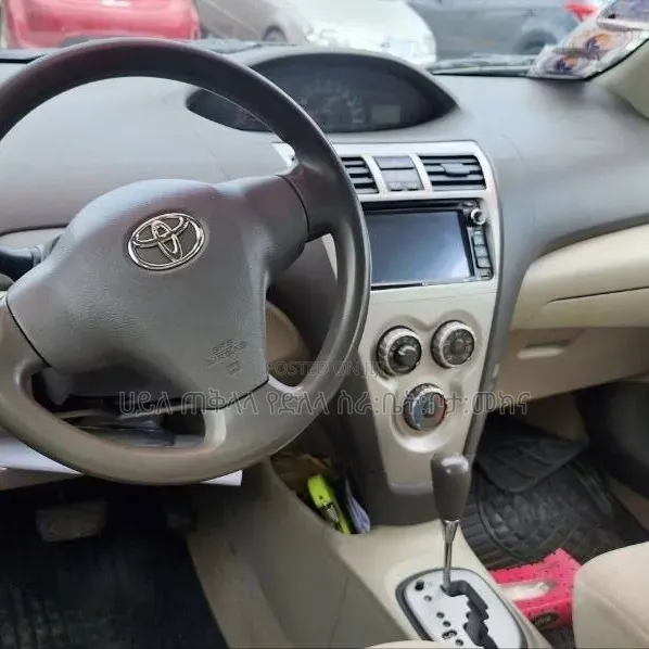 Toyota Yaris 2011 White
