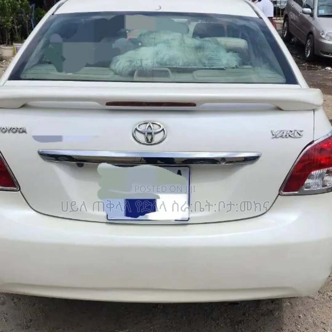 Toyota Yaris 2011 White