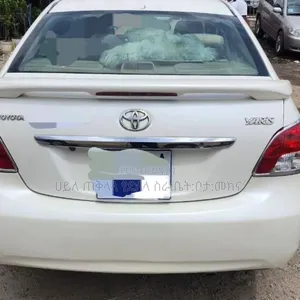 Toyota Yaris 2011 White