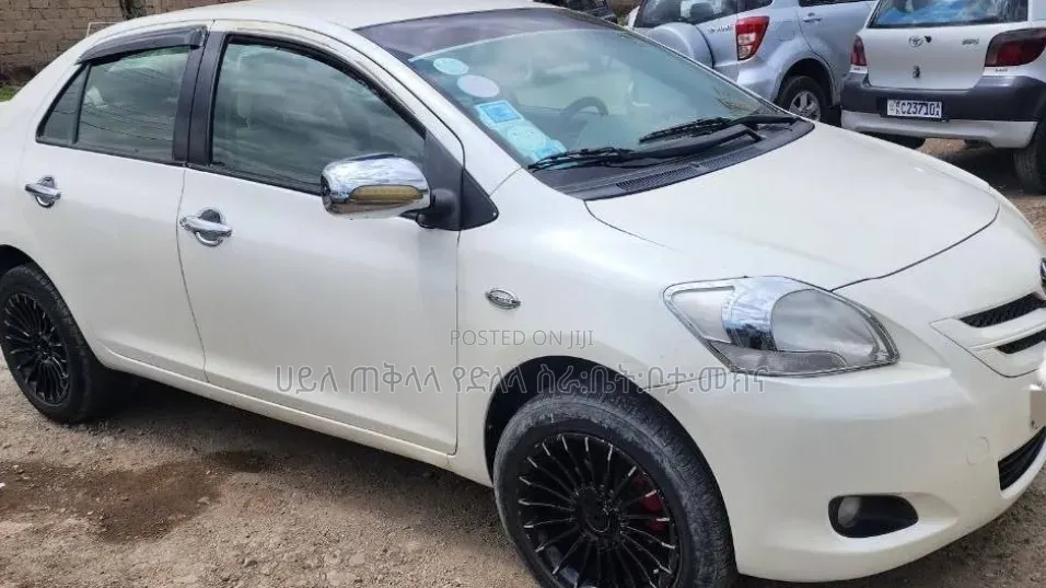 Toyota Yaris 2011 White