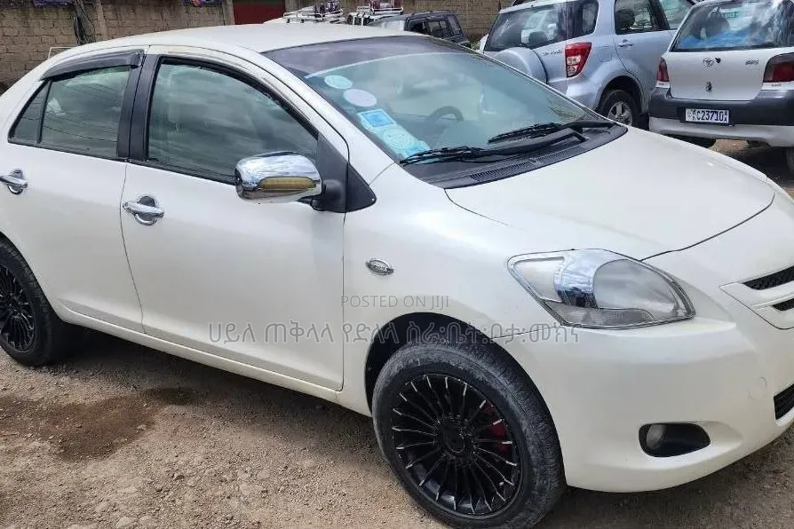 Toyota Yaris 2011 White