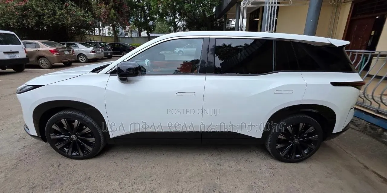 Toyota bZ3 2025 White