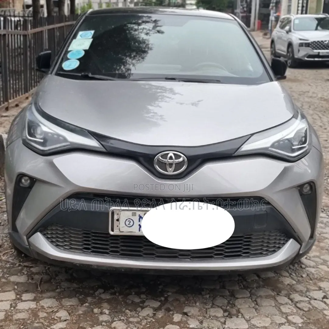 Toyota C-HR LE 2021 Silver