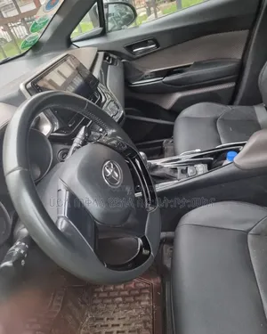 Toyota C-HR LE 2021 Silver
