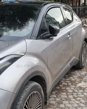 Toyota C-HR LE 2021 Silver