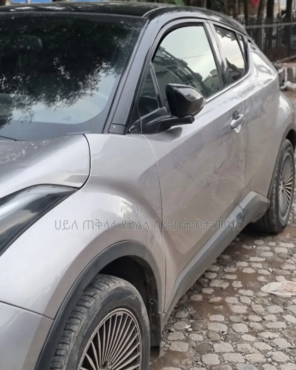 Toyota C-HR LE 2021 Silver