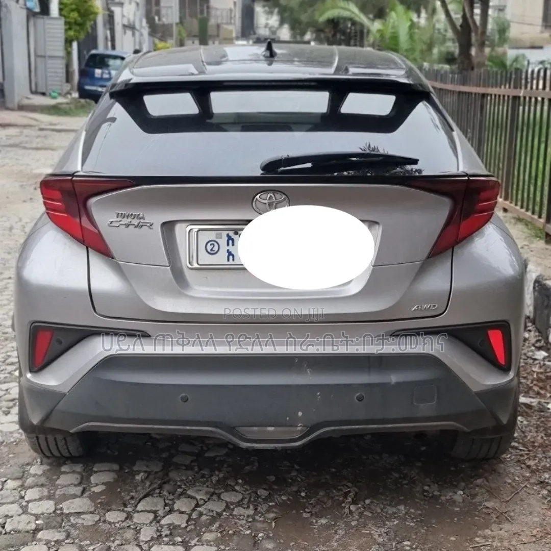 Toyota C-HR LE 2021 Silver