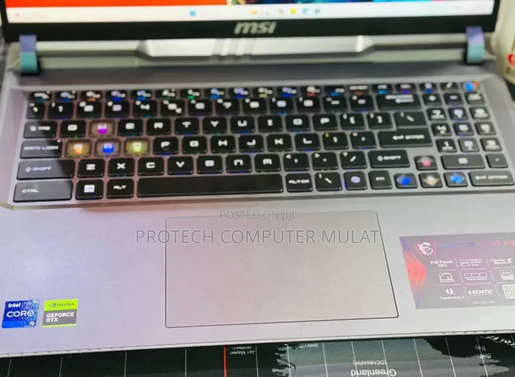 New Laptop MSI Vector 16 HX AI A2XWIG 16GB Intel Core i9 SSD 512GB