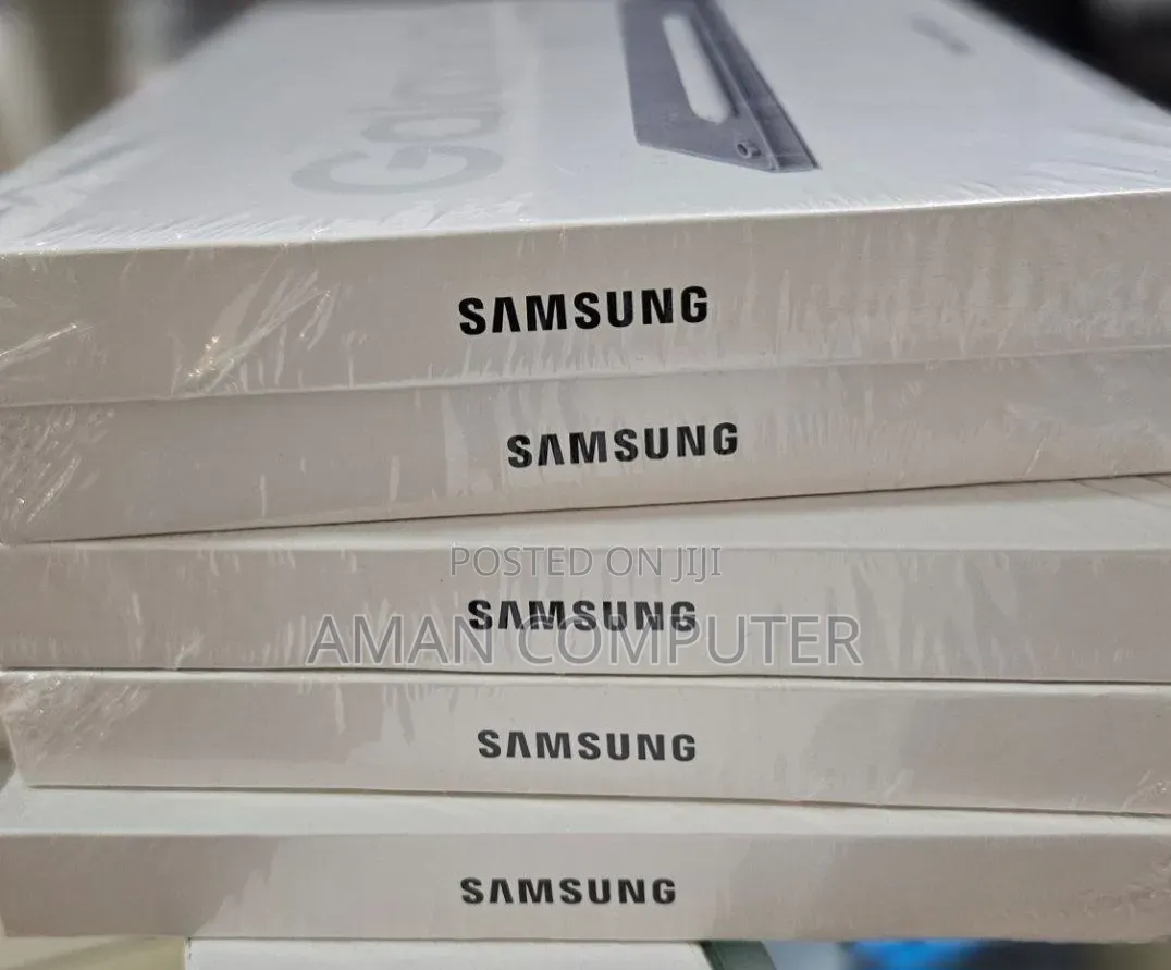 New Laptop Samsung S3510 8GB Intel SSD 128GB