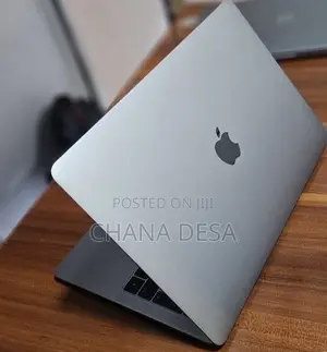 New Laptop Apple MacBook Pro 2017 8GB Intel Core i5 SSD 256GB