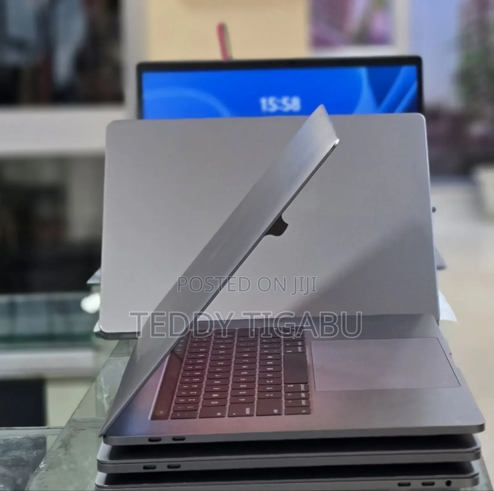 New Laptop Apple MacBook Pro 2017 16GB Intel Core i7 SSD 512GB