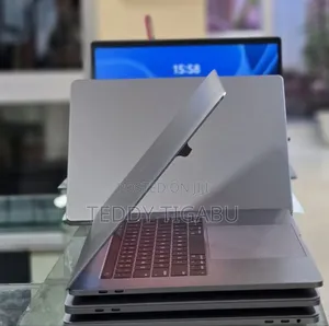 New Laptop Apple MacBook Pro 2017 16GB Intel Core i7 SSD 512GB