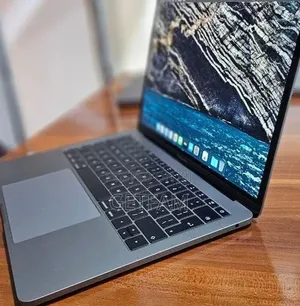 New Laptop Apple MacBook Pro 2017 8GB Intel Core i5 SSD 256GB