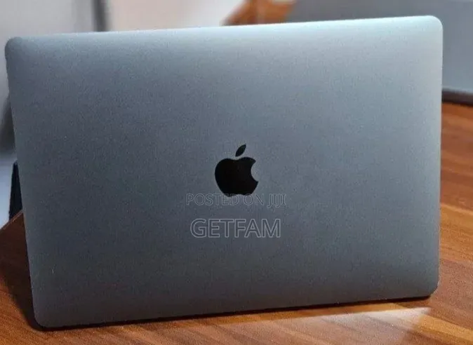 New Laptop Apple MacBook Pro 2017 8GB Intel Core i5 SSD 256GB