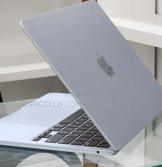New Laptop Apple MacBook Air 2025 M4 13-inch 16GB Apple M4 SSD 256GB