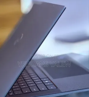 New Laptop Dell Precision 17 7720 16GB Intel Core i9 SSD 512GB