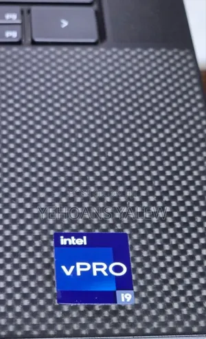 New Laptop Dell Precision 17 7720 16GB Intel Core i9 SSD 512GB
