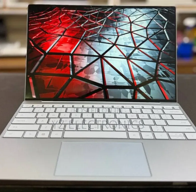 New Laptop Dell XPS 13 8GB Intel Core i5 HDD 256GB