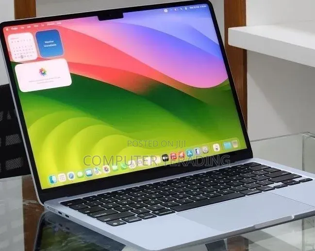 New Laptop Apple MacBook Air 2025 M4 13-inch 16GB Apple M4 SSD 256GB