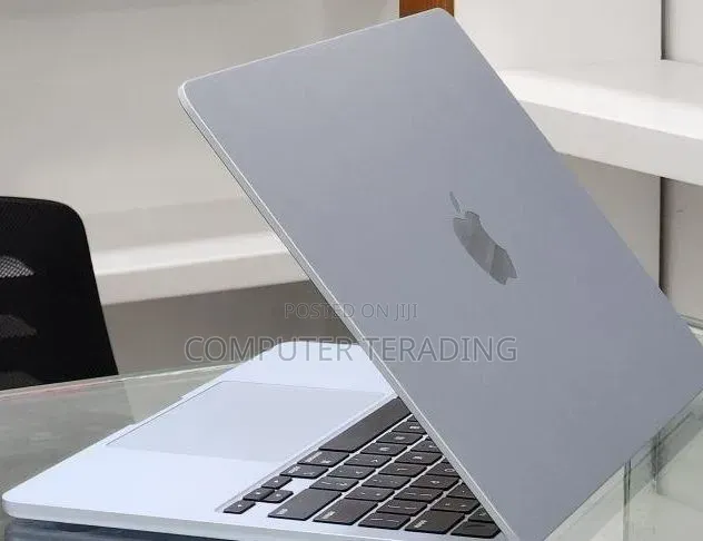 New Laptop Apple MacBook Air 2025 M4 13-inch 16GB Apple M4 SSD 256GB