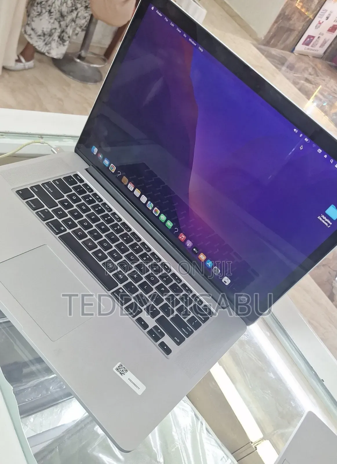 New Laptop Apple MacBook Pro 2015 16GB Intel Core i7 SSD 256GB