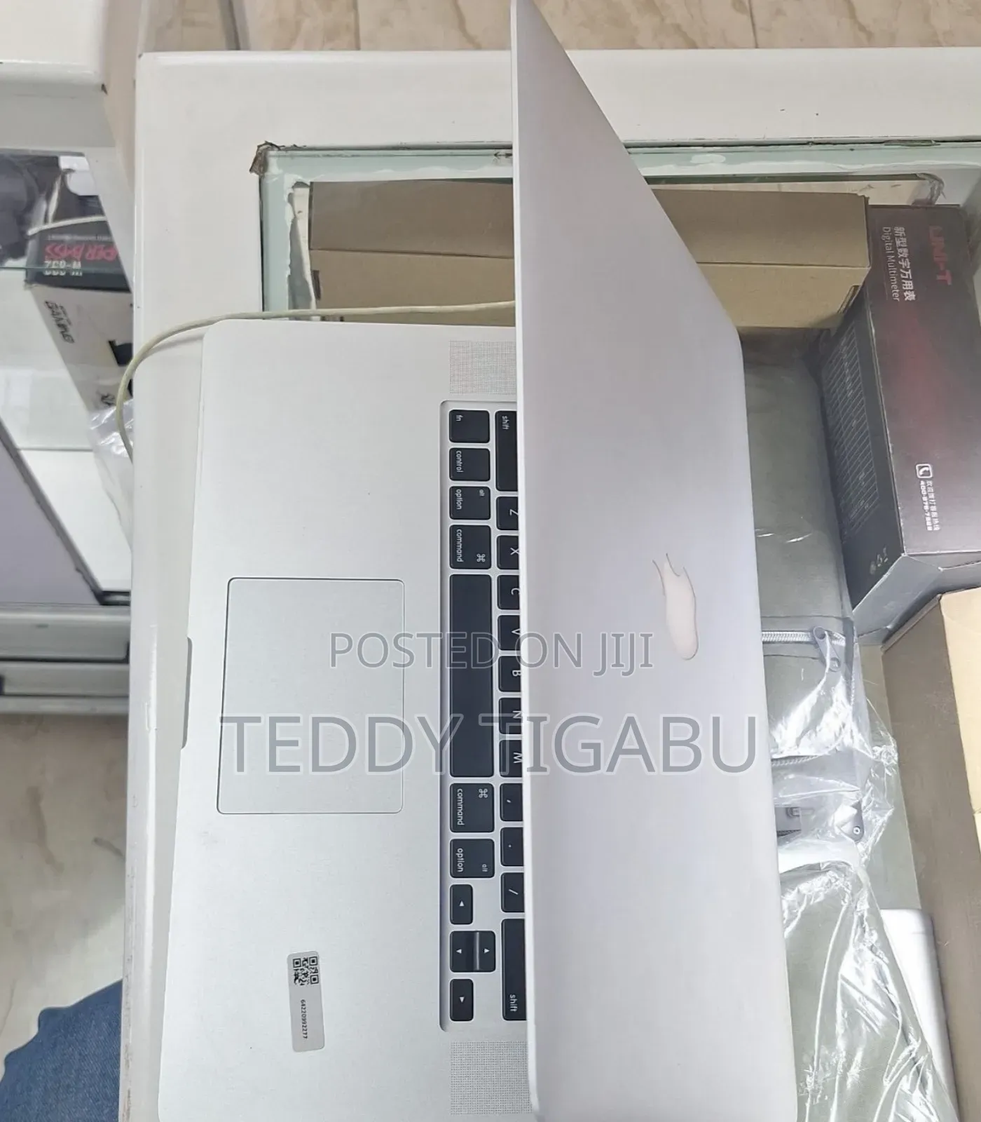 New Laptop Apple MacBook Pro 2015 16GB Intel Core i7 SSD 256GB