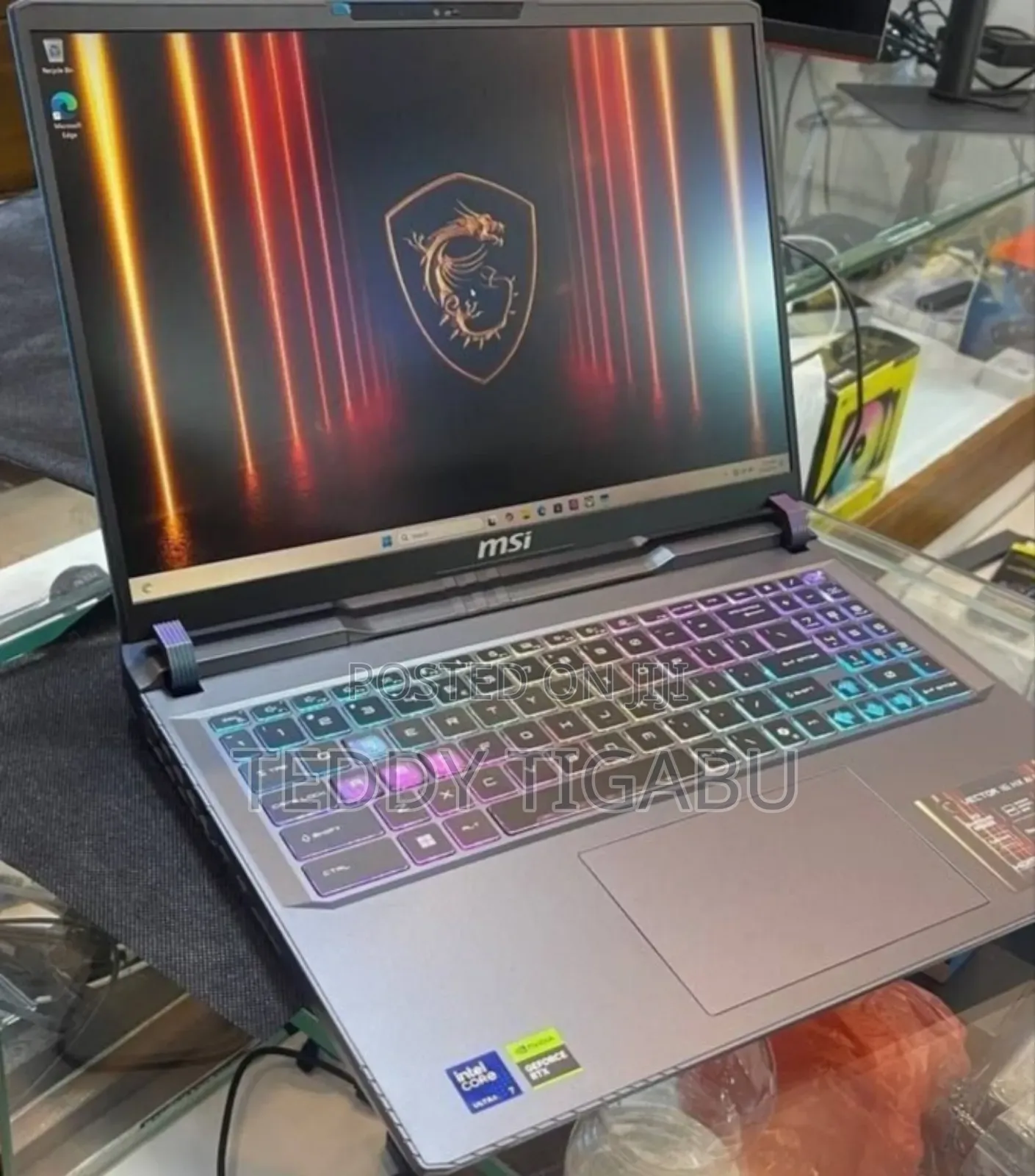 New Laptop MSI Vector 16 HX AI A2XWIG 16GB Intel Core Ultra 7 SSD 1T