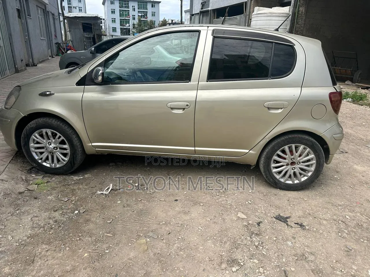 Toyota Vitz 2004 Gold