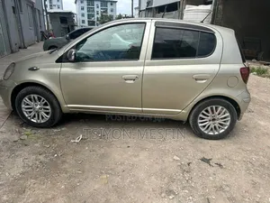 Toyota Vitz 2004 Gold