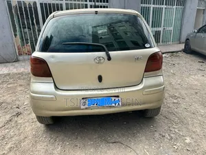 Toyota Vitz 2004 Gold