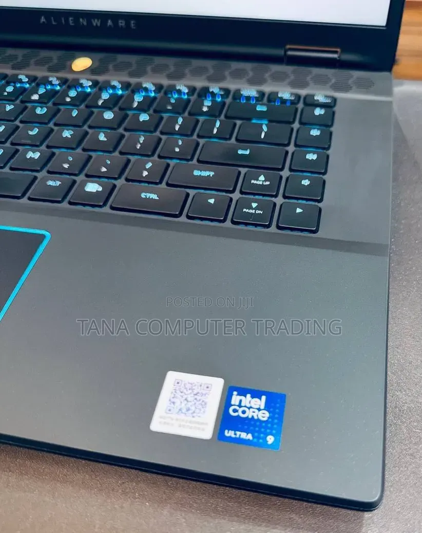 New Laptop Alienware M16 R2 16GB Intel Core Ultra 9 SSD 1T