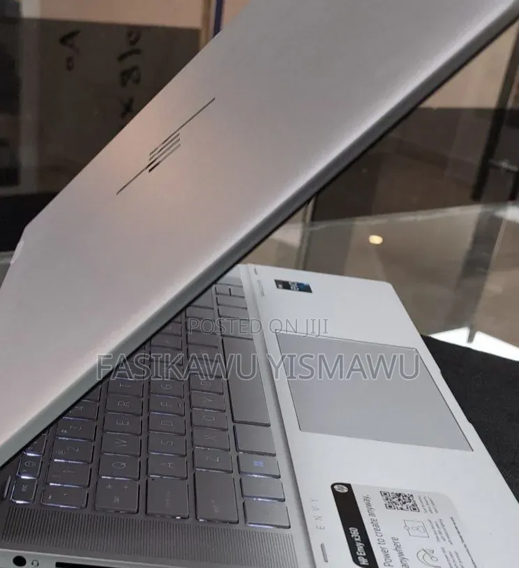 New Laptop HP Envy x360 8GB Intel Core i7 SSD 512GB