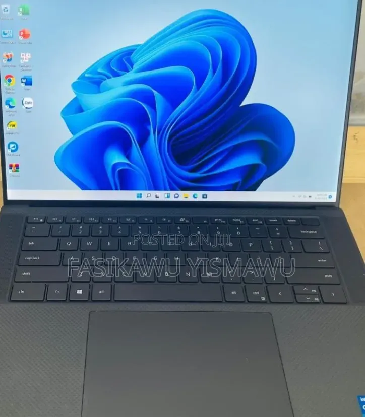 New Laptop Dell XPS 15 32GB Intel Core i9 SSD 1T