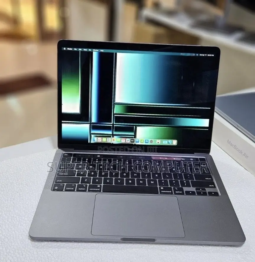 New Laptop Apple MacBook Pro 2022 M2 8GB Apple M2 SSD 256GB