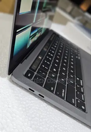 New Laptop Apple MacBook Pro 2022 M2 8GB Apple M2 SSD 256GB