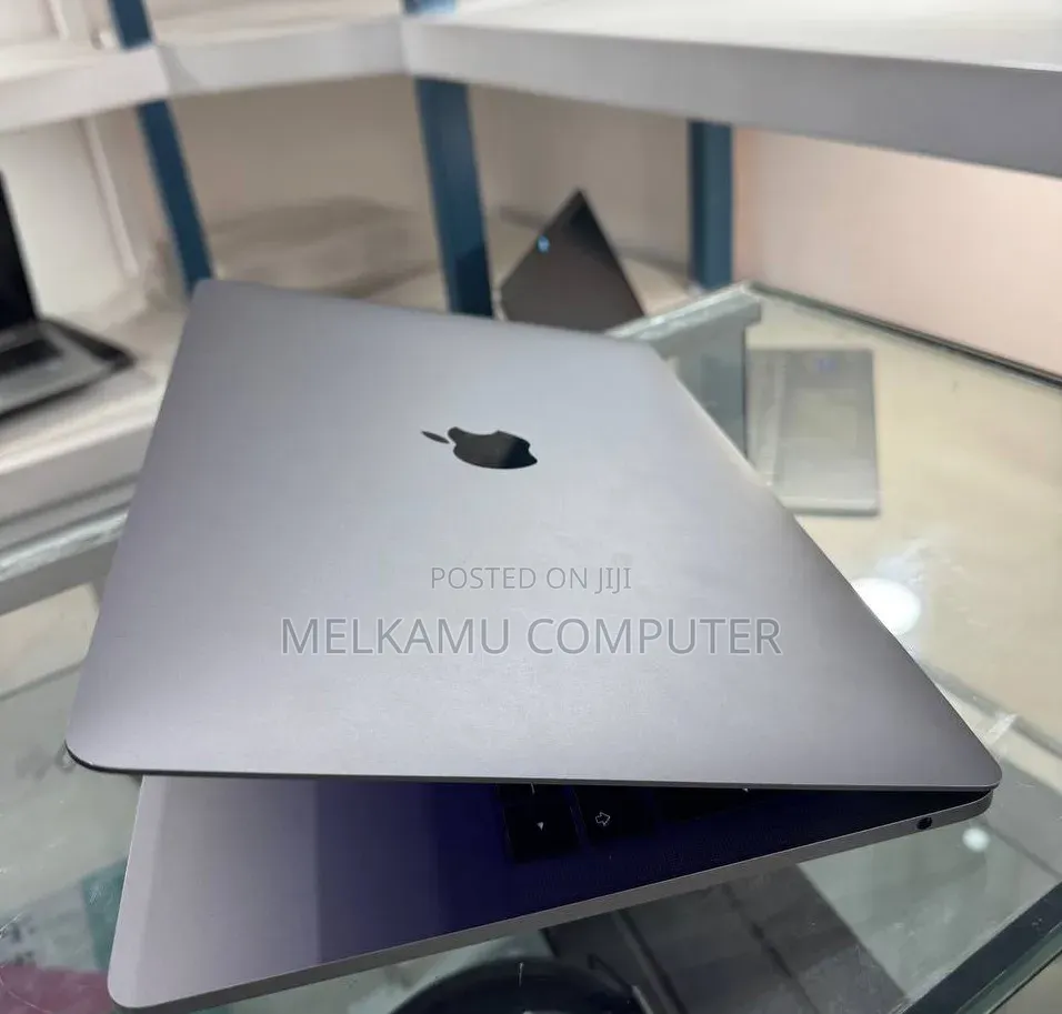 New Laptop Apple MacBook Pro 2017 8GB Intel Core i5 SSD 512GB