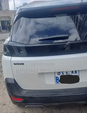 Peugeot 5008 2021 White