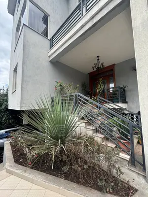 Furnished 4bdrm House in Kirkos for rent