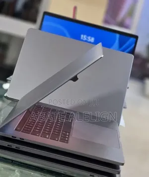 New Laptop Apple MacBook Pro 2017 16GB Intel Core i7 SSD 512GB