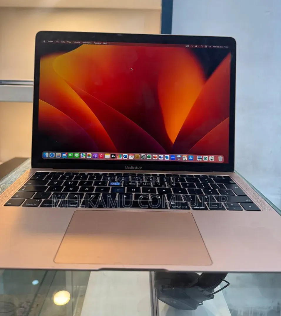 New Laptop Apple MacBook Pro 2019 8GB Intel Core i5 SSD 256GB