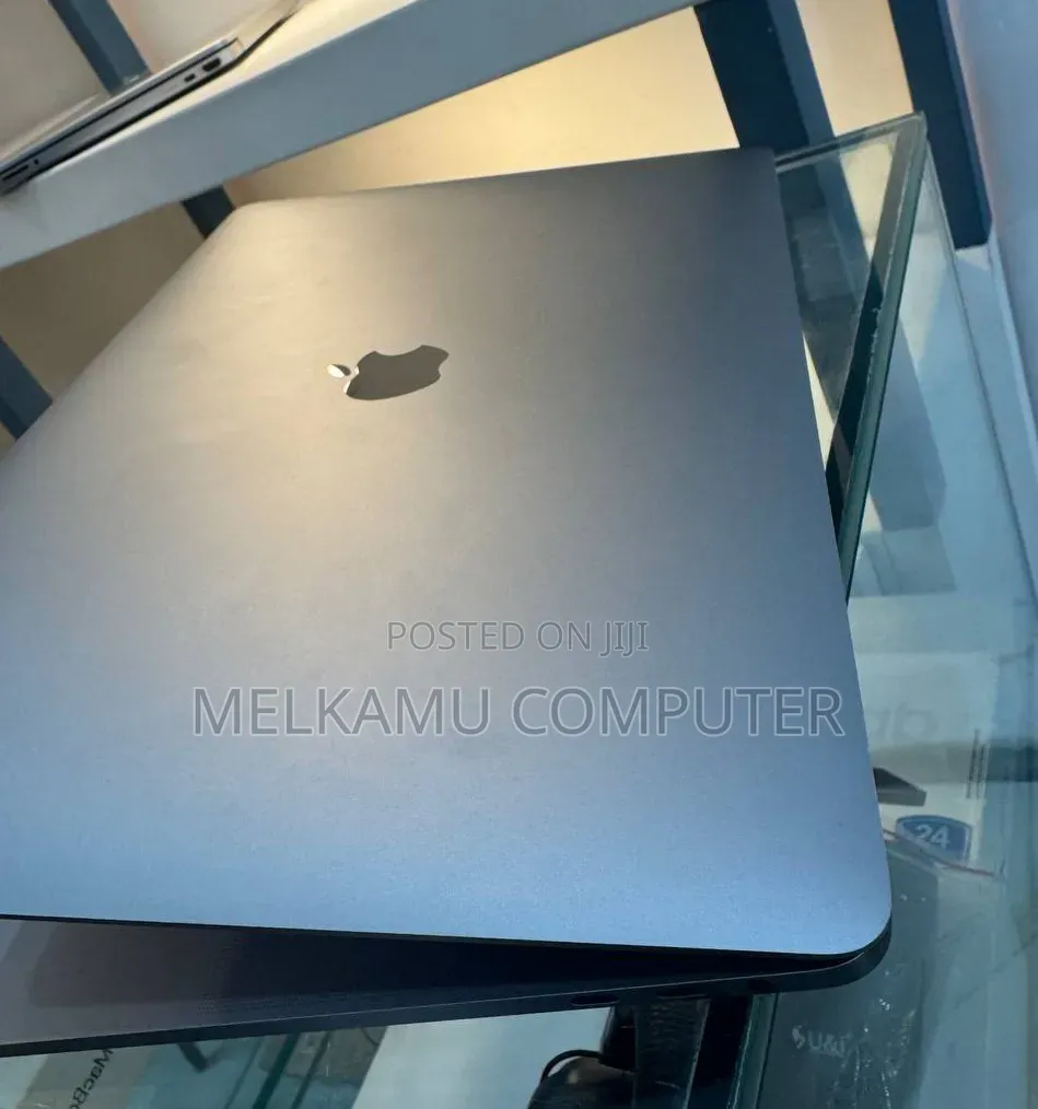 New Laptop Apple MacBook Pro 2019 32GB Intel Core i9 SSD 512GB
