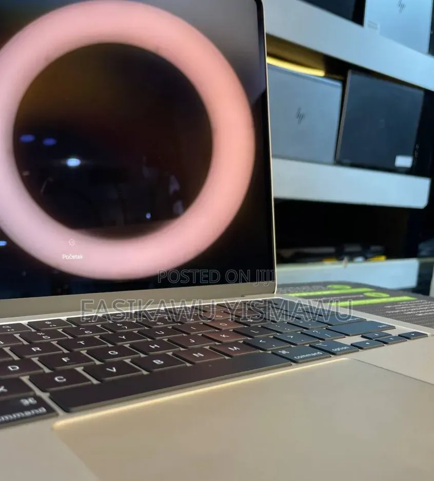 New Laptop Apple MacBook Air 2024 M3 13-inch 8GB Apple M3 SSD 256GB